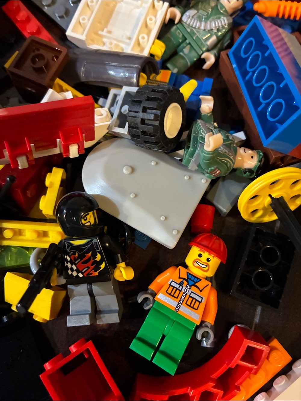 Assorted Legos - Picture 3 of 4